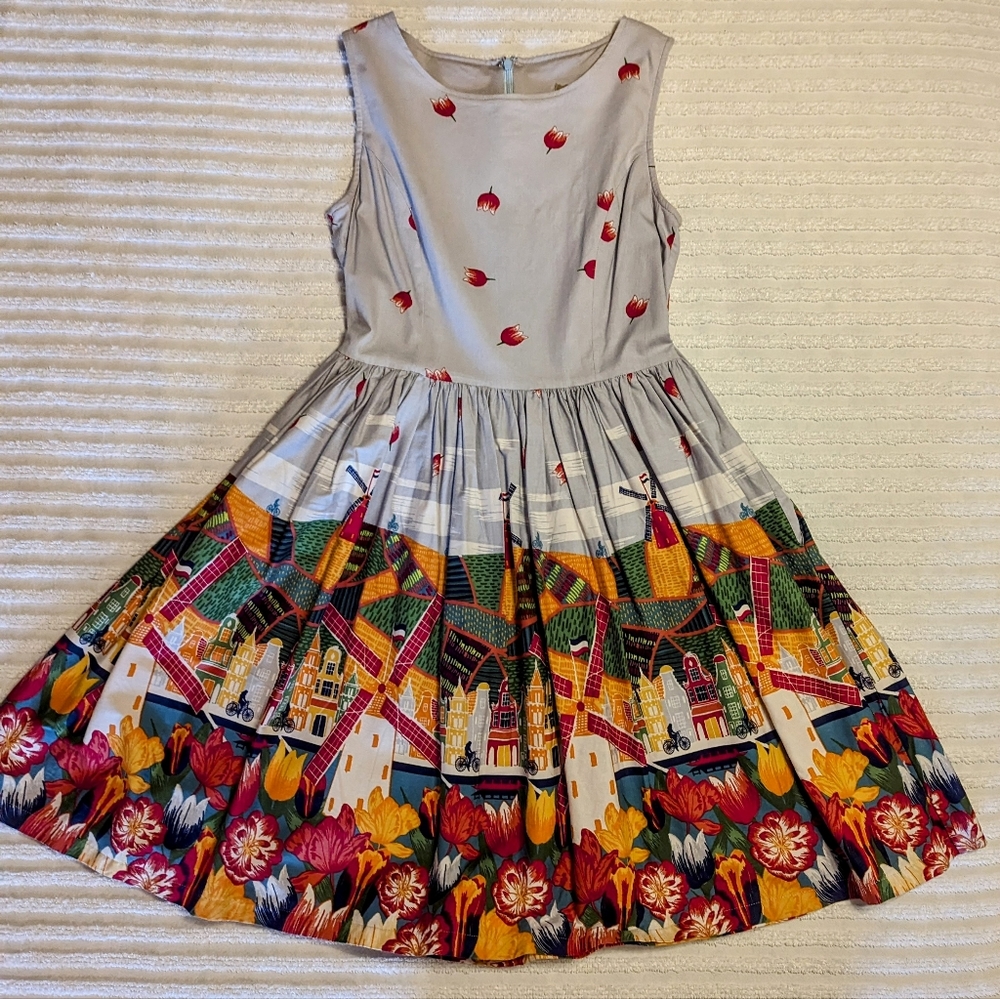 Colorful Sleeveless Dress with Cityscape Design